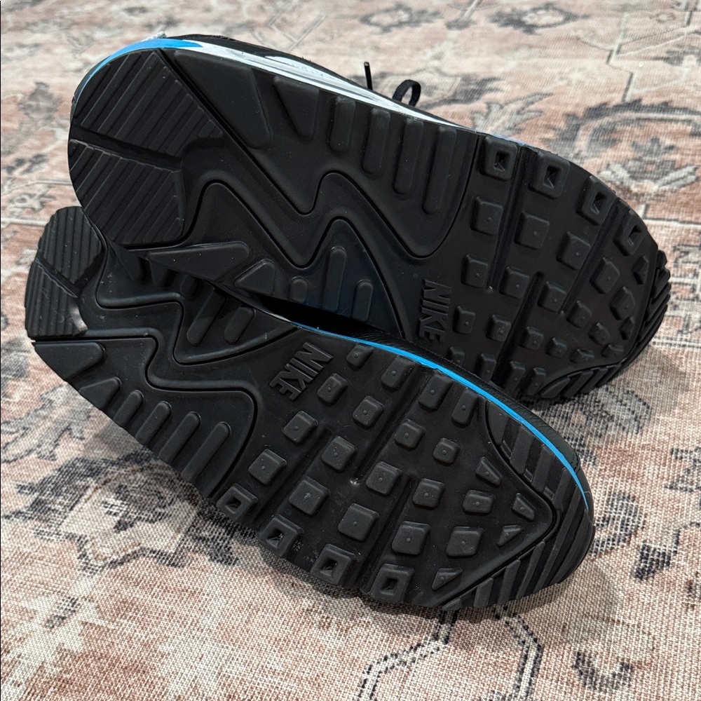 NEVER WORN Nike Men's AirMax 90 Black, Light Grey and Teal Sneakers - Picture 9 of 12